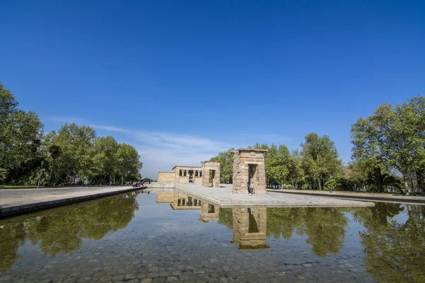 Madrid, İspanya, Nisan 2017: Debod Tapınağı Antik Mısır tapınak taşındı West Park Madrid, İspanya,