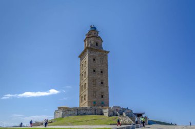 Coruna, Galiçya, İspanya, Ağustos 2015: Herkül kule bugün kullanılan en eski Roma deniz feneri olduğunu ve İspanya Atlantik kıyısında A Coruna üzerinden bakan.