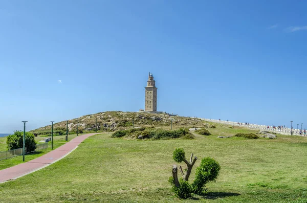 Coruna, Galiçya, İspanya, Ağustos 2015: Herkül kule bugün kullanılan en eski Roma deniz feneri olduğunu ve İspanya Atlantik kıyısında A Coruna üzerinden bakan.