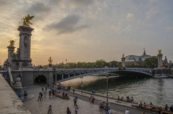 Париж Франция Сентябрь 2014 Мост Александра Iii Париже Прекрасном Закате — стоковое фото