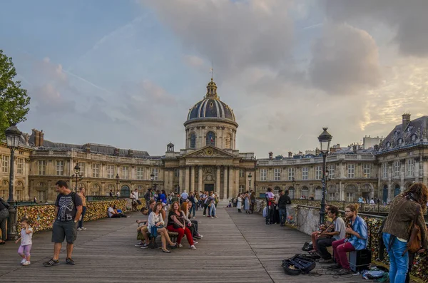 Paris Frankreich September 2014 Touristen Auf Dem Pont Des Art — Stockfoto