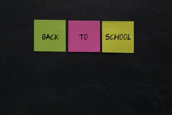 Brieven Terug Naar School Kleurrijke Postit Geschreven Zwarte Schoolbord — Stockfoto