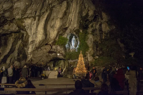 프랑스 2018 순례자 Massabielle에서 동굴을 성모는 성소를 — 스톡 사진