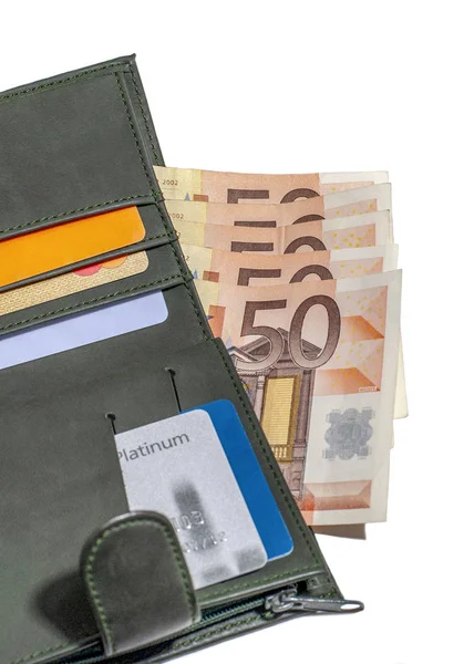 Offene Grüne Ledertasche Mit Euroscheinen Bank Und Rabattkarten Auf Weißem — Stockfoto