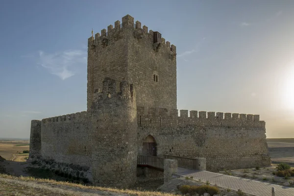 Tiedra Castle bir gün batımında, kaleler, Valladolid, İspanya rotanın Temmuz
