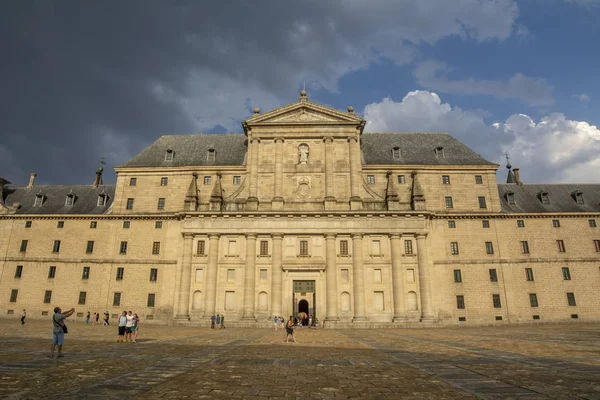 San Lorenzo de El Escorial, İspanya, July2015: San Lorenzo del Escorial Madrid, El Escorial Manastırı ana giriş