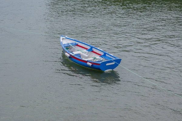 Pequeño Barco Madera Amarrado Después Día Pesca Mar — Foto de Stock
