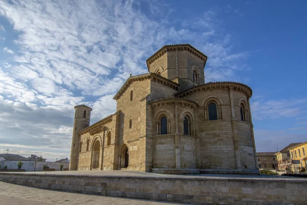 Fromista, Palencia, İspanya Aralık 2015: Romanesk kilise, Fromista Santiago giderken