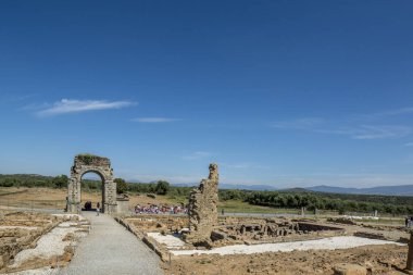 Caceres, İspanya, Nisan 2015: Caparra Arch, Caceres il Roma Caparra şehir 