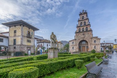 cangas de varsayım kilise gidebildiğimiz, asturias, İspanya ve don pelayo heykeli, İspanya'nın ilk kralı.