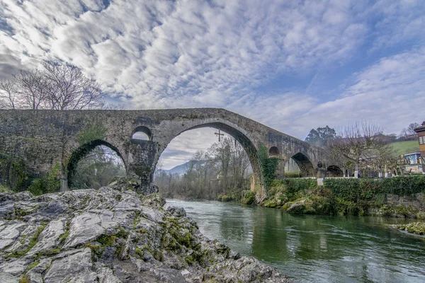 Antiguo Puente Piedra Romano Cangas Onis Provincia Asturias España Día — Foto de Stock