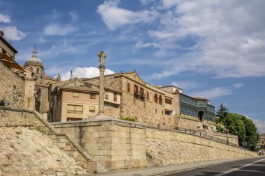 Katedral ve ev Lis al fondo Salamanca, İspanya Kulesi ile Ajusticiados arası
