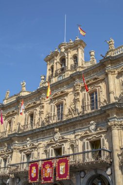 Salamanca, İspanya; Setember 2018: Salamanca, İspanya Plaza Mayor merkezinde Belediye binası cephe