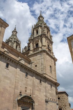 Salamanca, İspanya; Mayıs 2018: Ünlü Casa de las Conchas La Clerecia kilise Salamanca, İspanya