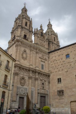 Salamanca, İspanya; Mayıs 2018: Ünlü Casa de las Conchas La Clerecia kilise Salamanca, İspanya