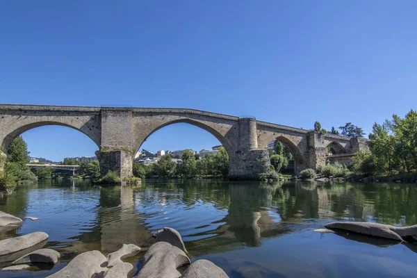 Romerska Bron Över Floden Mino Som Det Passerar Genom Den — Stockfoto