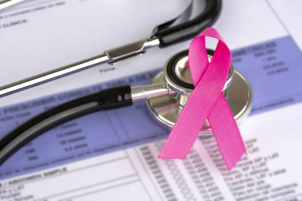 医疗、医学和乳腺癌概念 — 图库照片