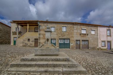 Castelo Mendo, tarihi köy Inte district Guarda sokakta. Portekiz.