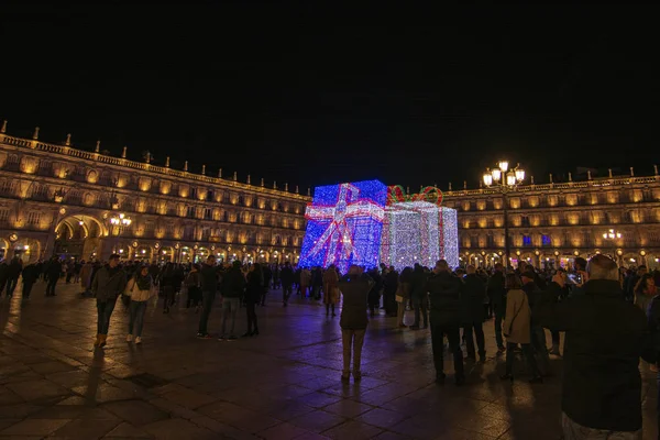 Salamanca Espanha Dezembro 2017 Duas Caixas Presente Gigantes Com Luzes — Fotografia de Stock