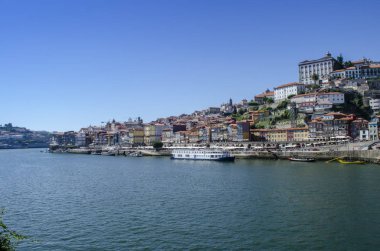 Porto, Portekiz - Ağustos 2014: eski şehir Porto, Portekiz, görünümü. Ribeira ve Douro nehir