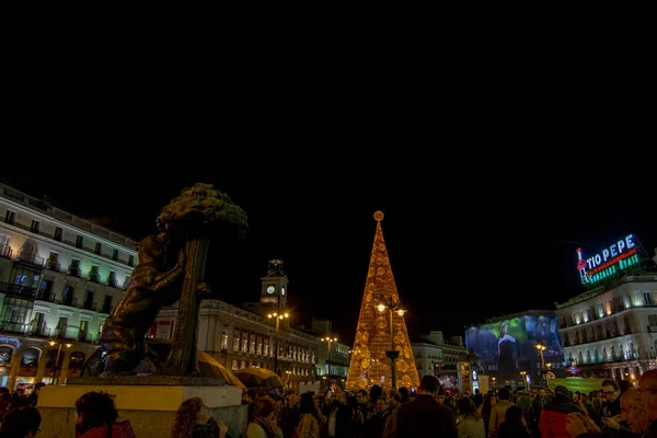 Juldekoration i Puerta del Sol, i staden Madrid , — Stockfoto