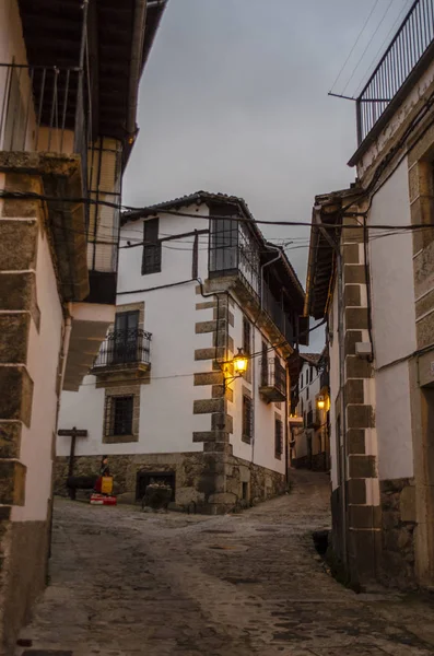 Straat in het oude dorp van Candelario, in de Spaanse provincie Salamanca — Stockfoto