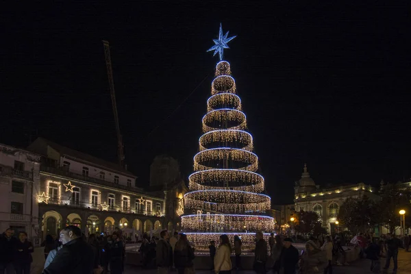Weihnachtsdekoration auf dem Platz der Stadt Braga, Portugal — Stockfoto