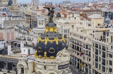 Madrid, İspanya; Ekim 2014: Metropolis Gran via üzerinde bina. Ünlü yapı Jules ve Raymond Fevrier Fransız mimarlar tarafından 1911 yılında inşa edilmiştir.