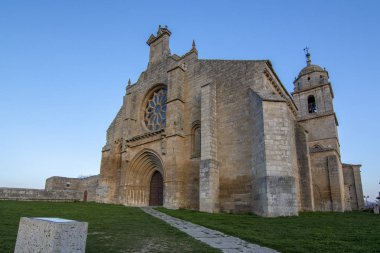 Kilise, Santa Maria del Castrojeriz, yol, St. James, İspanya üzerinde İlgilenilen yeri bulunan Manzano görünümünü