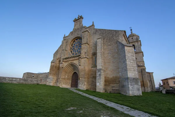 Santa Mari e.net a del Manzano, Castrojeriz en Burgos, España — Foto de Stock