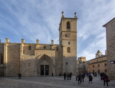 Caceres,: Extremadura, Spain; Aralık 2016: kule ve Caceres Santa Maria Katedrali dood görünümü