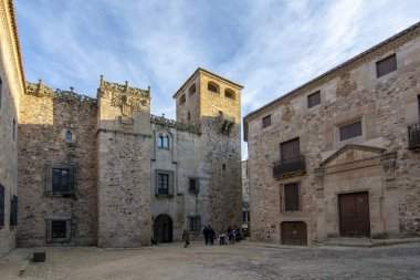 Caceres,: Extremadura, Spain; Aralık 2016: Caceres tarihi merkezi bir kare görünümünü