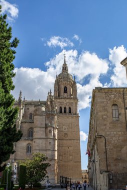 Salamanca, İspanya; Temmuz 2018: Salamanca şehrin tarihi merkezinde Katedral Kulesi 