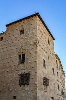 Salamanca, İspanya; Temmuz 2018: cephe oc Casa de las Conchas Salamanca şehir tarihi merkezinde