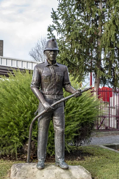 Melgaco Portugal Diciembre 2018 Estatua Homenaje Bombero Centro Histórico Del — Foto de Stock