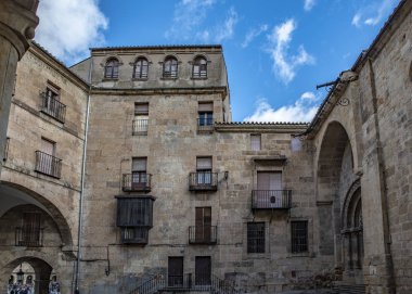 Salamanca, İspanya; Ocak, 2019: Corrillo Meydanı ve giriş, Kilisesi, San Martin, Salamanca, Unesco Dünya Mirası tarihi merkezinde