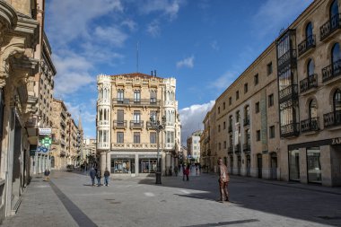Salamanca, İspanya; Ocak, 2019: Liceo Meydanı ve yaya cadde Main Square Salamanca, Unesco Dünya Mirası tarihi merkezinde önde gelen