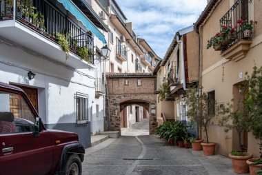 Guadalupe, Caceres, İspanya; Şubat 2015: Caceres il Guadalupe köyü tipik evleri