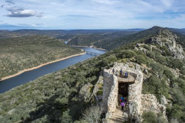 Monfrague: Extremadura İspanya Caceres İl Milli parkta Kalesi'nin görünümü