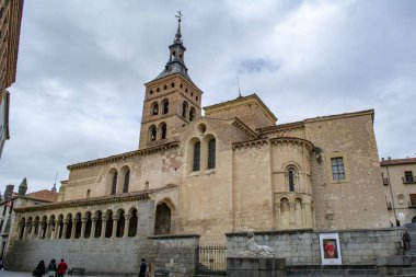 Segovia, İspanya: Mart 2015: Katolik Kilisesi San Martin İspanyol şehir Segovia (Unesco Dünya Mirası)