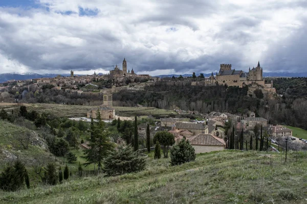 Widok Miasta Katedrą Alcazar Średniowiecznych Murów Zabytkowego Miasta Segovia — Zdjęcie stockowe