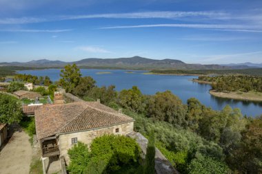 Granadilla, Caceres, İspanya, Nisan 2015: Granadilla, Caceres il içinde Gabriel y Galan rezervuar sel tarafından terk edilmiş Köyü