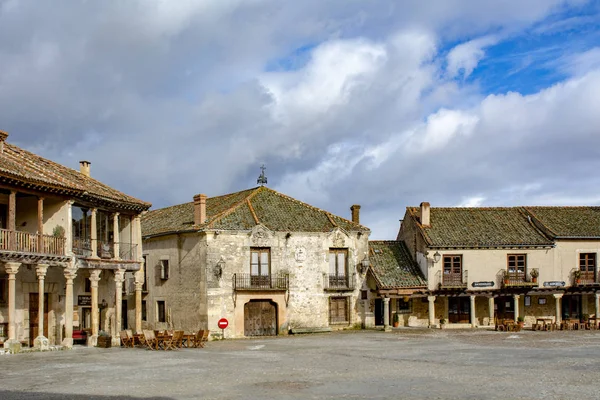 Pedraza, Segovia, İspanya; Mart 2018: Pedraza ortaçağ köyü Ana Meydan'a tipik mimari Cityscape