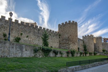 Plasencia, Caceres, mahluk; Mayıs 2015: Plasencia, Caceres, İspanya ilinin şehirde duvarlı Pazar Ortaçağ surlarının