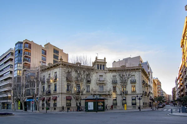 Albacete, İspanya, Şubat 2017: şehir Albacete, Kastilya La Mancha içinde merkezi bir sokakta görünümünü