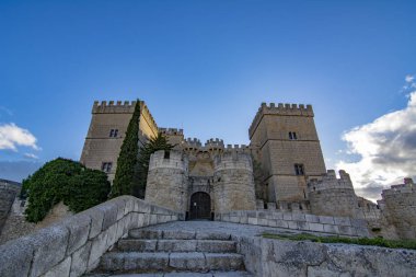 Ortaçağ Kalesi, Ampudia, Xv yüzyılın Palencia il içinde görünümünü