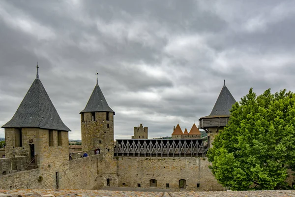 Carcassonne Frankrike Juni 2015 Turister Som Besöker Slottet Den Tillsatts — Stockfoto