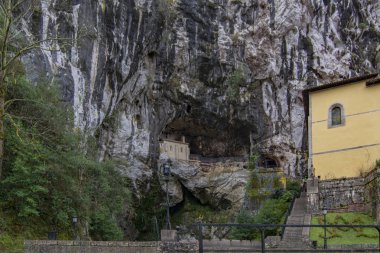 Covadonga, İspanya, İspanya; Ocak 2016: Santina Covadonga Asturias, İspanya kutsal mağarada Şapel adanmış