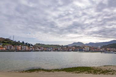 Ribadesella, Asturias, İspanya; Ocak 2016: Ribadesella, Asturias bölgedeki en turistik yerlerinden görünümünü