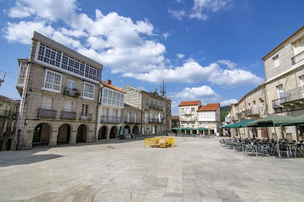 Ribadavia、スペインの中世の町の中心広場 — ストック写真